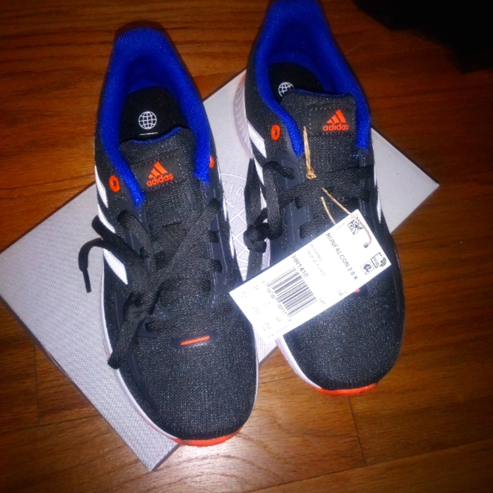 * NEW * NWT * Adidas * RunFalcon 2.0K * Kids 2.5